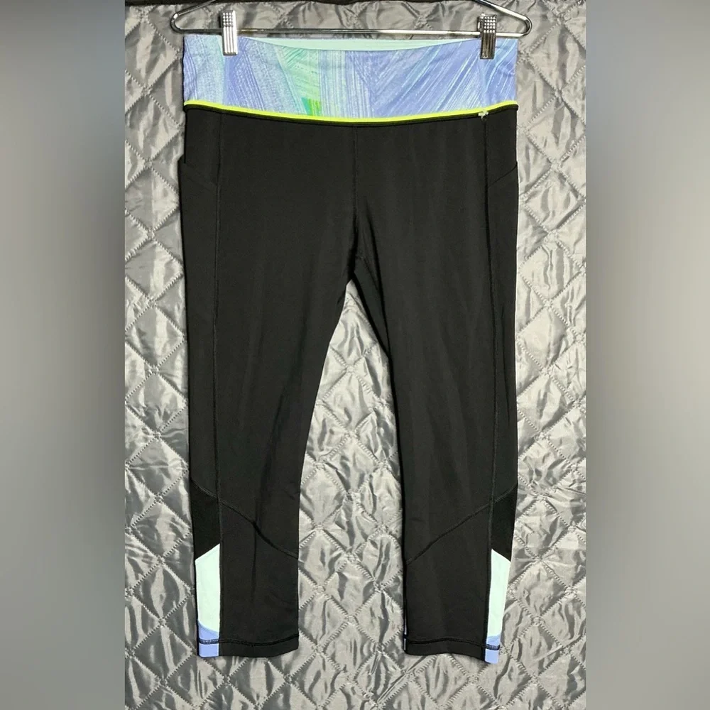 Lululemon Crop Leggings Size 10 - Black with Patterned Waist & Mesh Details - Picture 2 of 10